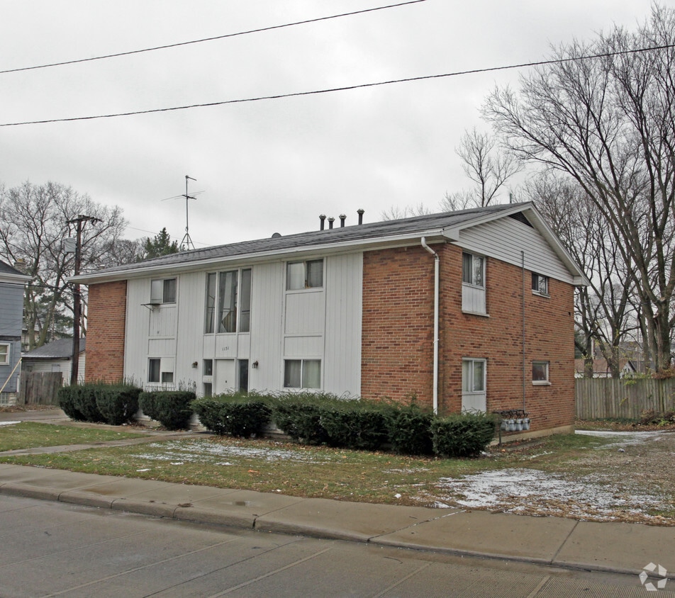 1131 Riverside Dr, Dayton, OH 45405 Apartments in Dayton, OH
