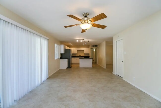 Foto del edificio - 7421 E Belleview St