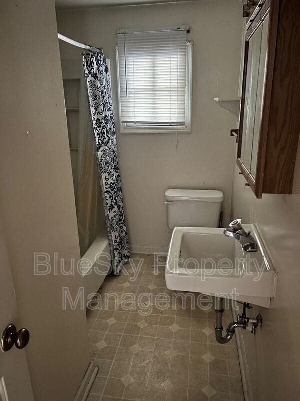 Building Photo - 1305 Cherry Ave