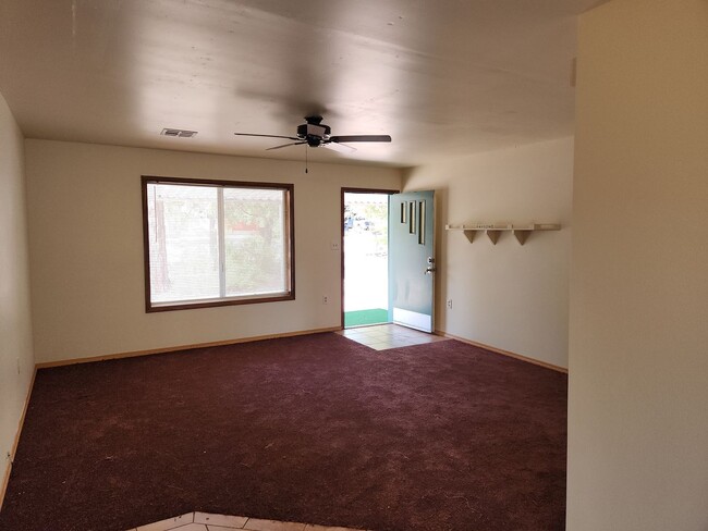 Building Photo - Adorable 2 bed / 2 bath - with 1 car garage