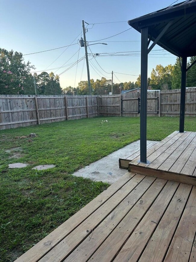 Foto del edificio - Move-In Ready Corner-Lot Home with Wraparound Porch Near Fort Eisenhower