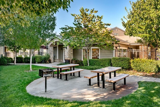 802 Vineyard Creek Dr, Santa Rosa, CA 95403 Apartment