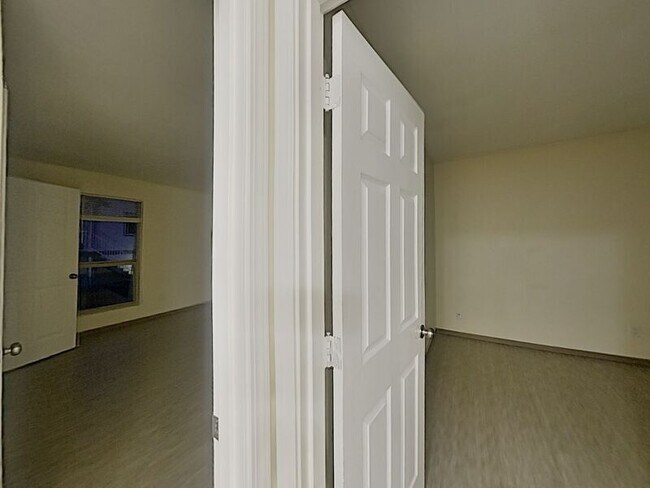 Building Photo - 1516 N Brook Ct
