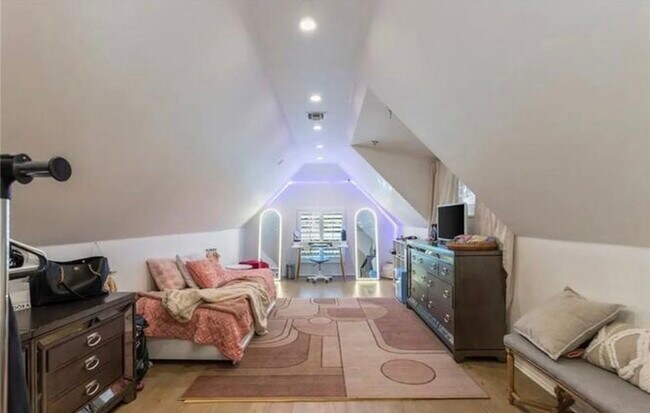 Foto del edificio - 4637 Westchester Dr
