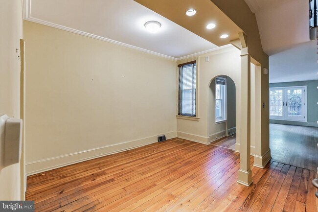 Building Photo - 115 N Lambert St
