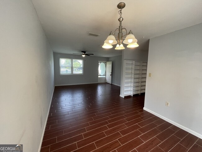 Building Photo - 542 Chateau Cir