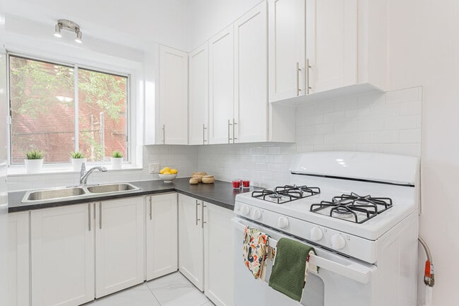 Building Photo - Le Crestwood