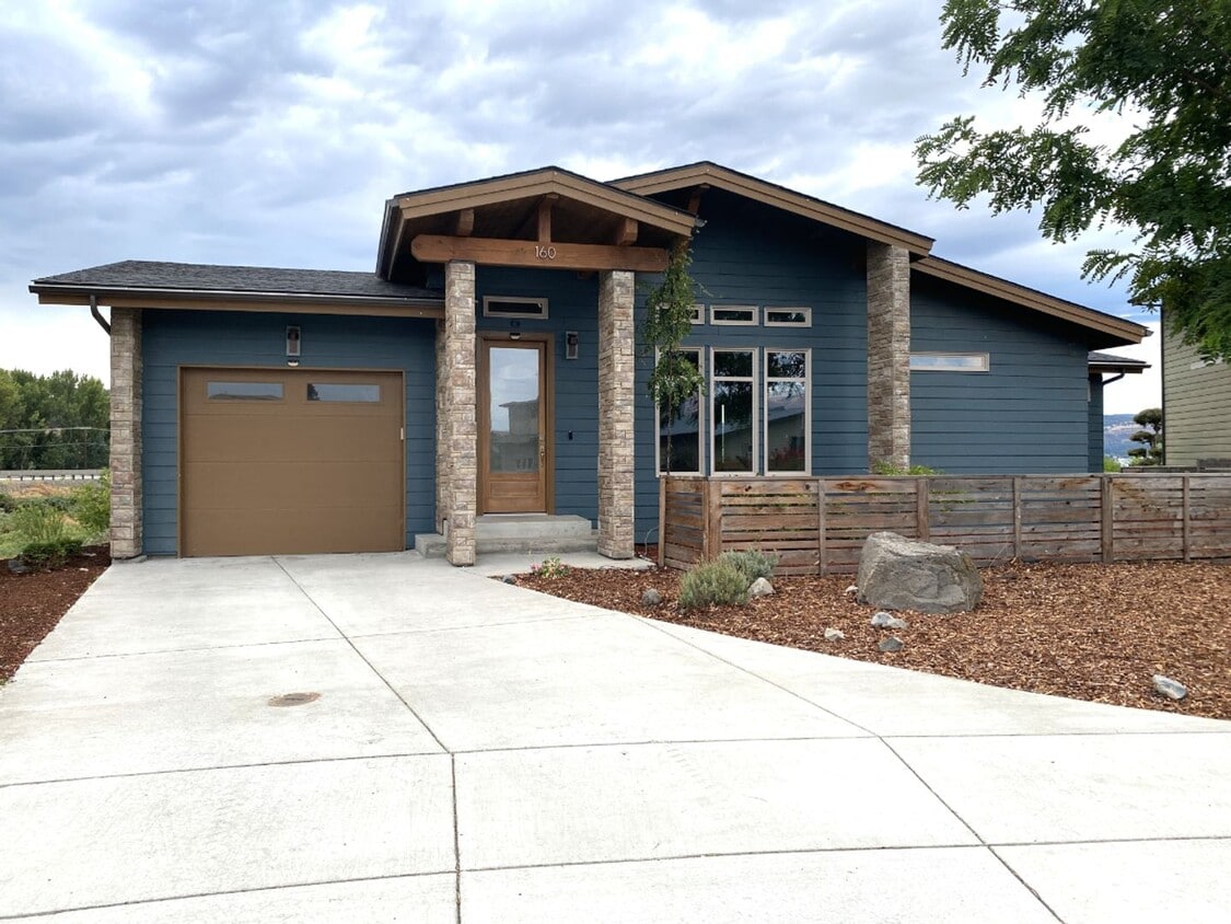 Foto principal - Custom Delight Near Water's Edge