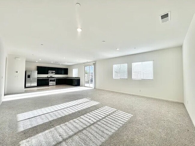 Foto del edificio - Spacious 4 Bedroom Home in West Roseville ...