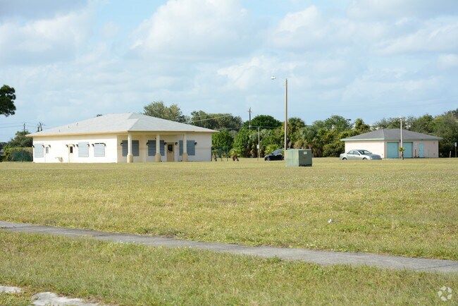 Primary Photo - Heron Estates Apartments: 62 and Up Community