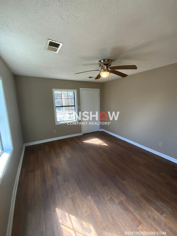 Foto del edificio - 212 Parks Dr