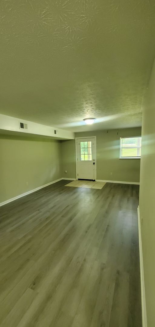 Foto del edificio - 118 Tanbark Dr