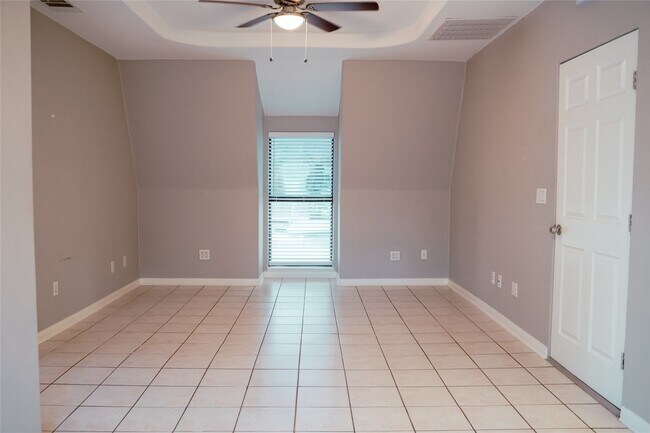 Foto del edificio - 14319 Henry Rd