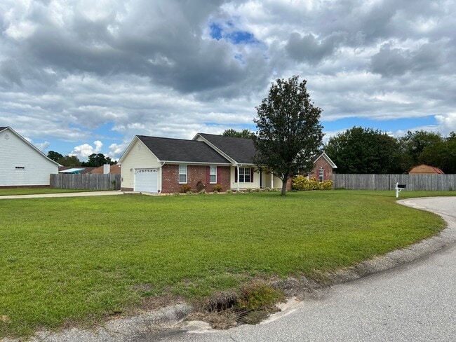 Building Photo - 4 Bed 2 Bath Raeford Home with Fenced Backyard