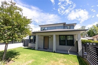 Building Photo - 118 N Oak Ave