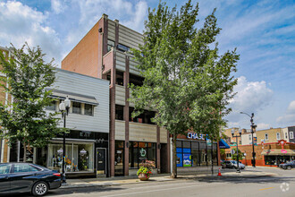 Building Photo - 3864 N Lincoln Ave