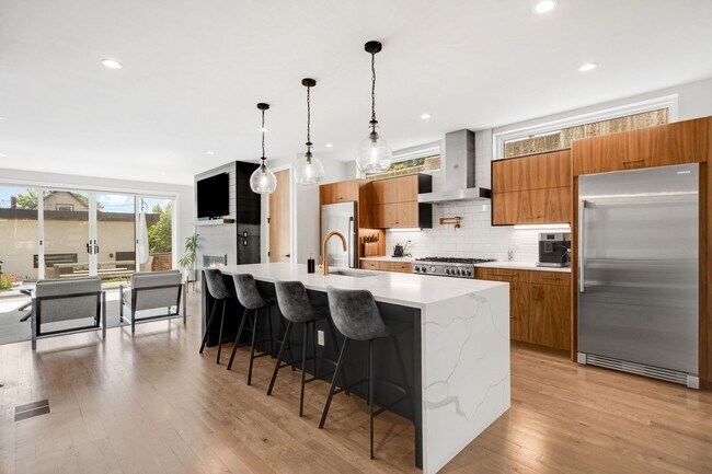 Foto del edificio - Luxury 4BD, 5BA Duplex in LoHi with Covered Rooftop Deck