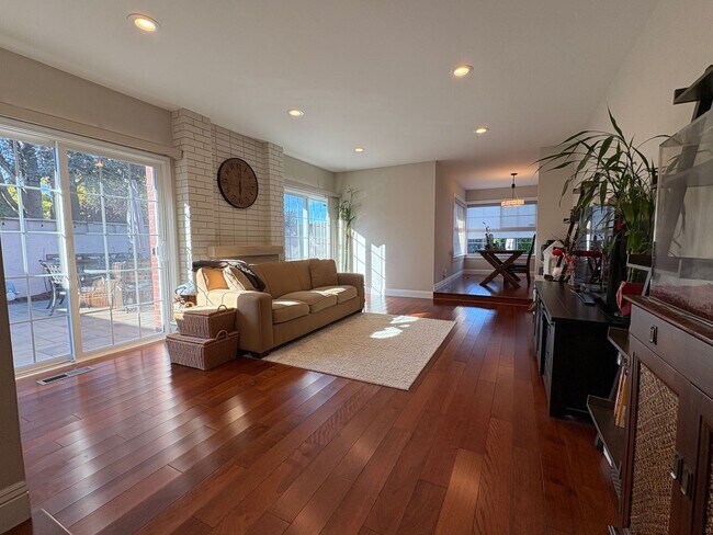 Foto del edificio - Beautiful Modern Single Family Home in the...