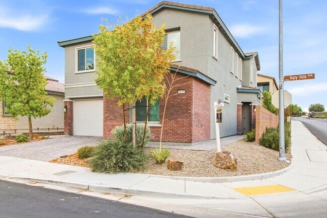 Foto del edificio - 4-Bedroom Two-Story Home with Mountain Views & Resort-Style Amenities