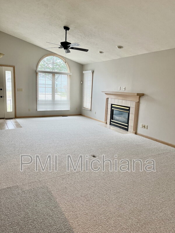 Foto del edificio - 1973 Creekbank Ln