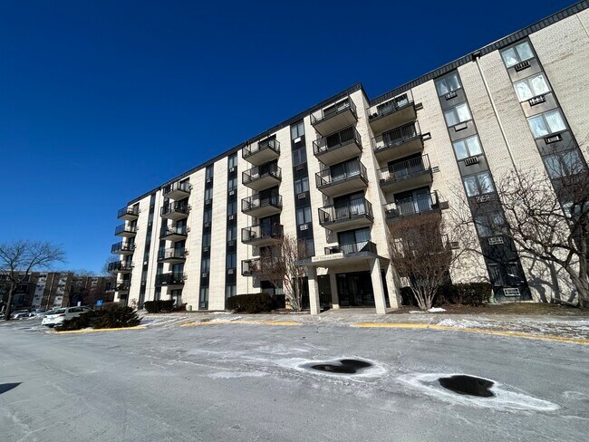 Foto del edificio - 9128 W Terrace Dr