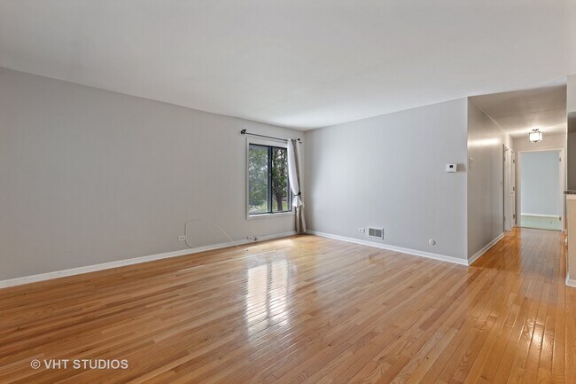 Foto del edificio - 7401 Blackburn Ave