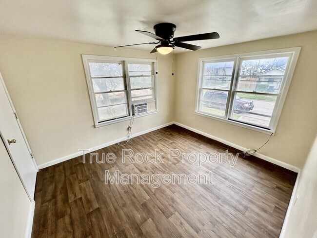 Foto del edificio - 427 S Center Ave