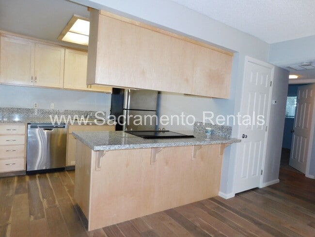 Building Photo - Updated 2bd/1ba Foothill Farms Duplex with 1 Car Garage