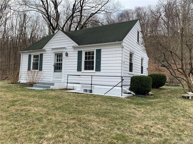 Foto del edificio - 336 Armonk Rd