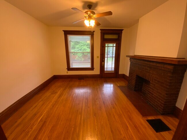 Building Photo - 2663 Indianola Ave
