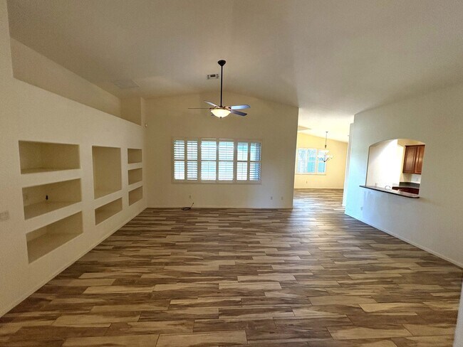 Building Photo - Loma Alta Estates Vail School District