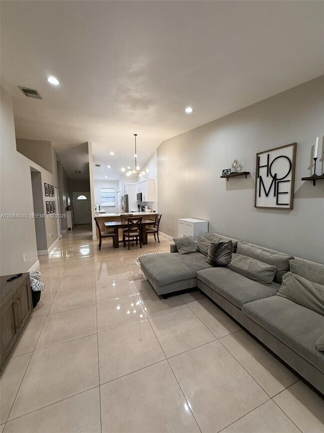 Foto del edificio - 19231 NW 67th Pl