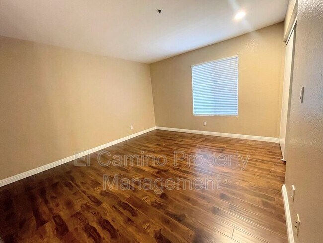 Foto del edificio - 12121 Centralia St