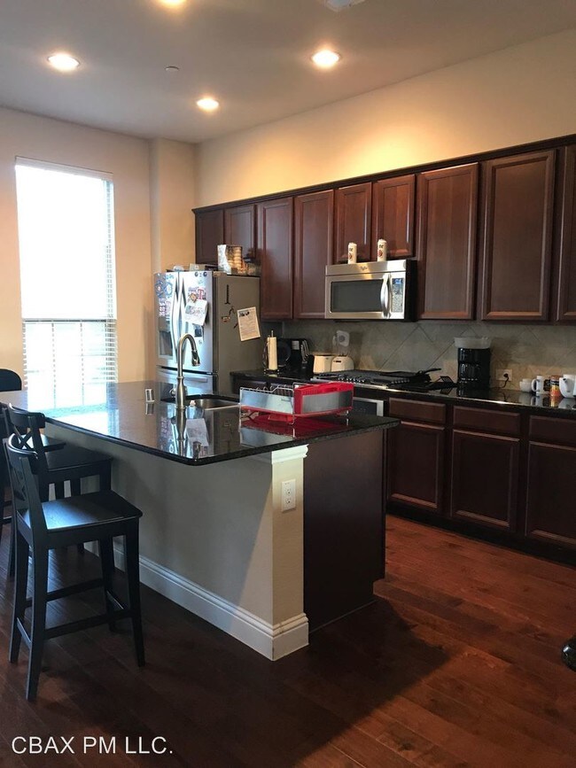 Building Photo - 6411 Las Colinas Blvd
