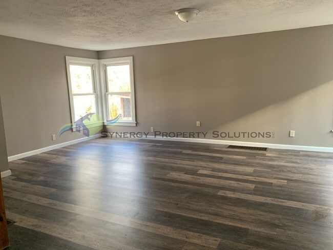 Building Photo - Rental Available!