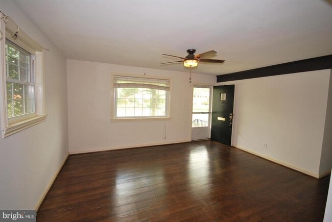 Building Photo - 10720 Tenbrook Dr