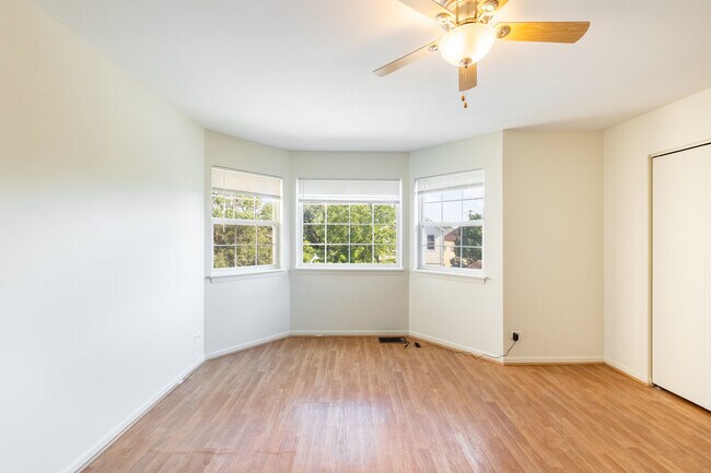 Foto del edificio - 2349 W 18th Pl