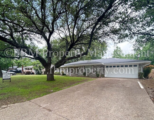 Foto del edificio - 2401 Renee St
