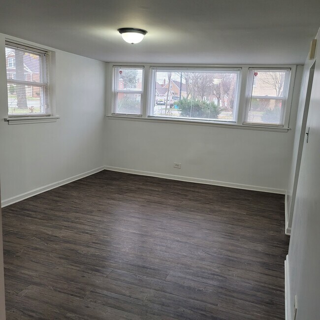 Building Photo - 7300 S Sacramento Ave