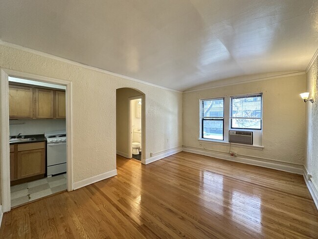 Foto del edificio - 566 W Arlington Pl