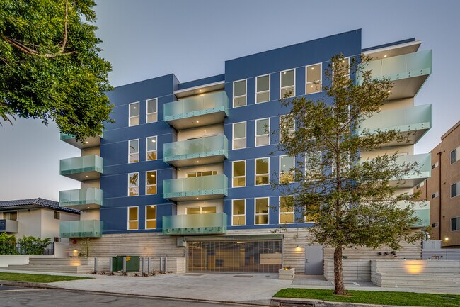 Foto del edificio - 5122 W Maplewood Ave