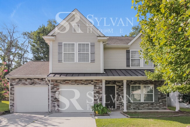 Building Photo - The living is easy in this 3 bedroom, 2.5 bathroom home