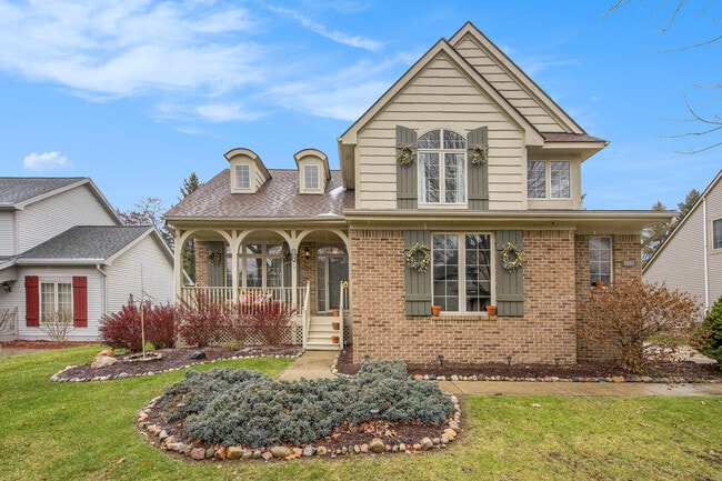 Building Photo - 5660 Versailles Ave