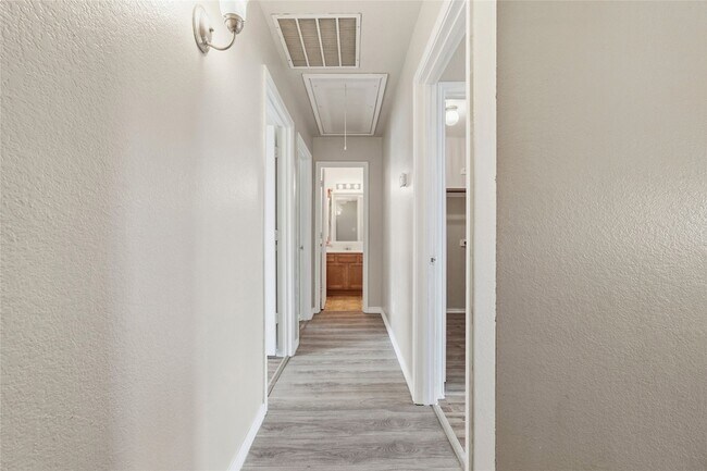 Foto del edificio - 2316 Kingsway Dr