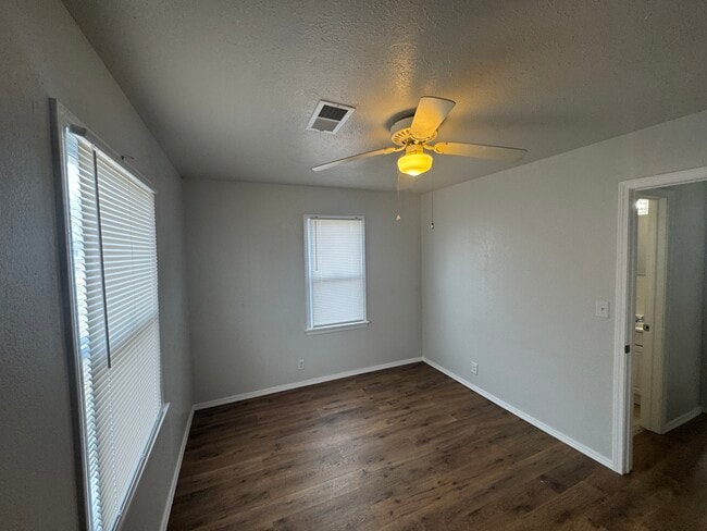 Building Photo - 608 W Emporia Ave