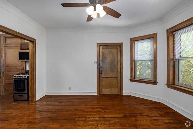 1BR, 1BA - 450SF - Dining Room - 2339 N. Geneva