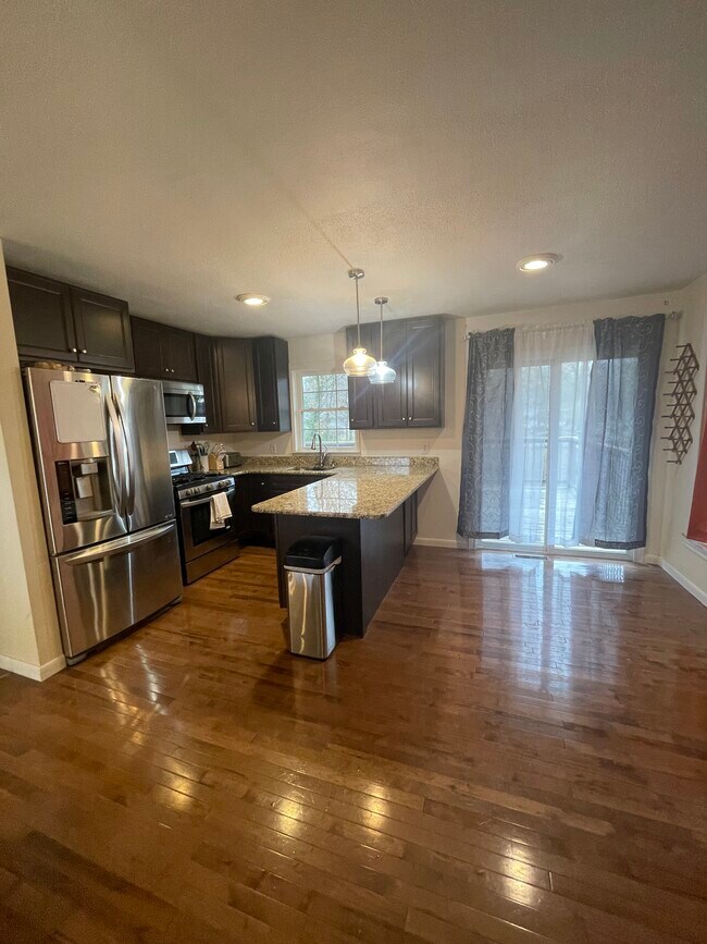 Cocina - 1009 E Grove Ave