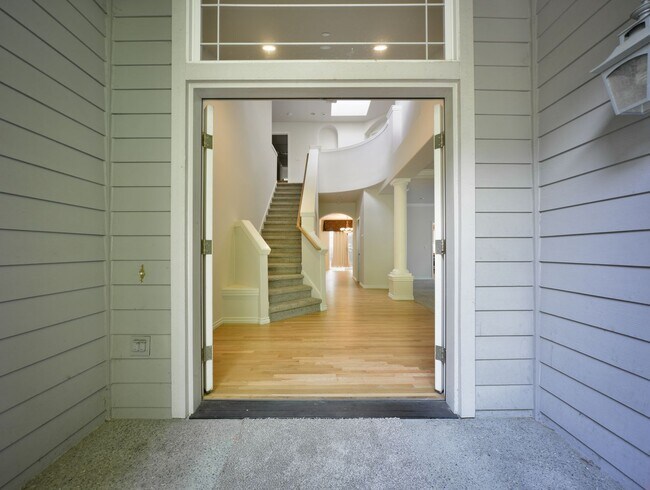 Foto del edificio - Nice 5 Bed / 2.5 bath house for rent in Kenmore.