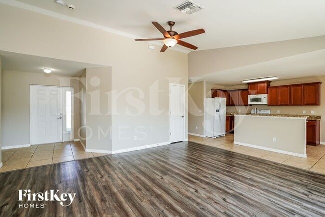Building Photo - 2203 SW 11th Ct