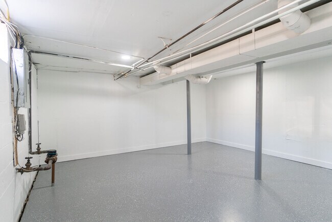 Finished Basement - Presidential Estates